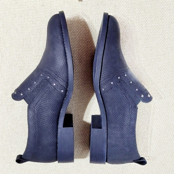 NWT Mootsie Tootsie Kira Black Studded & Distressed Snakeskin Slip-on (9.5M) - Picture 6 of 9